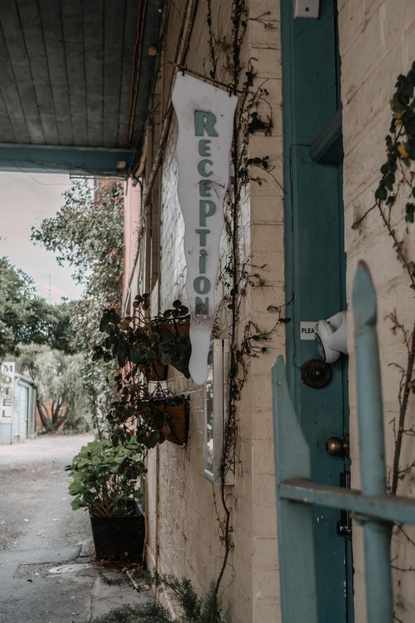 La Cochon Rose Motel Saint Arnaud Екстериор снимка